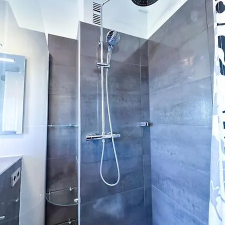 Laverne - Stunning Sea View T3 With South-facing Terrace *