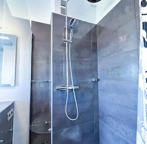 Laverne - Stunning Sea View T3 With South-facing Terrace *